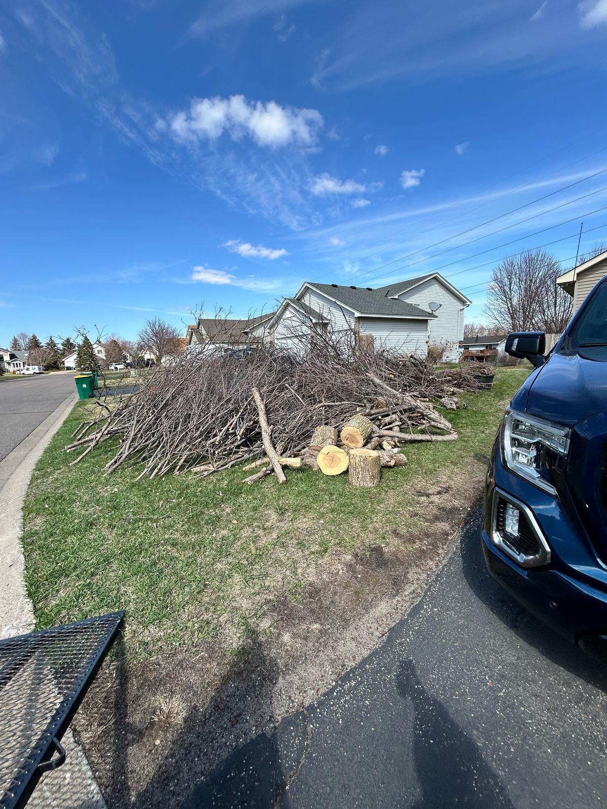 El Flee's crew loading furniture onto the truck